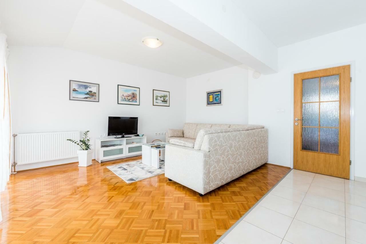 Apartment Anamarija With Sea View Шибеник Экстерьер фото