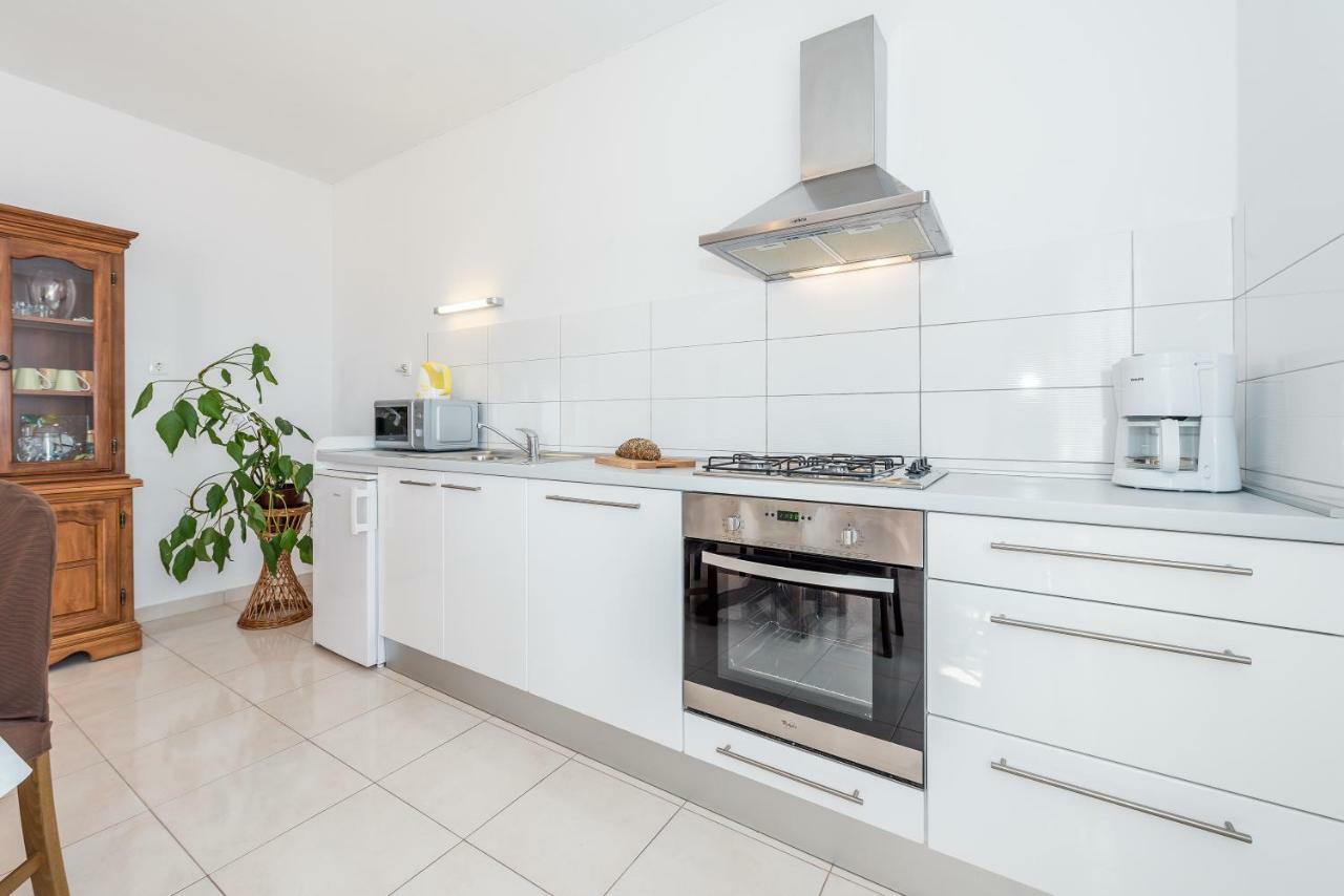 Apartment Anamarija With Sea View Шибеник Экстерьер фото