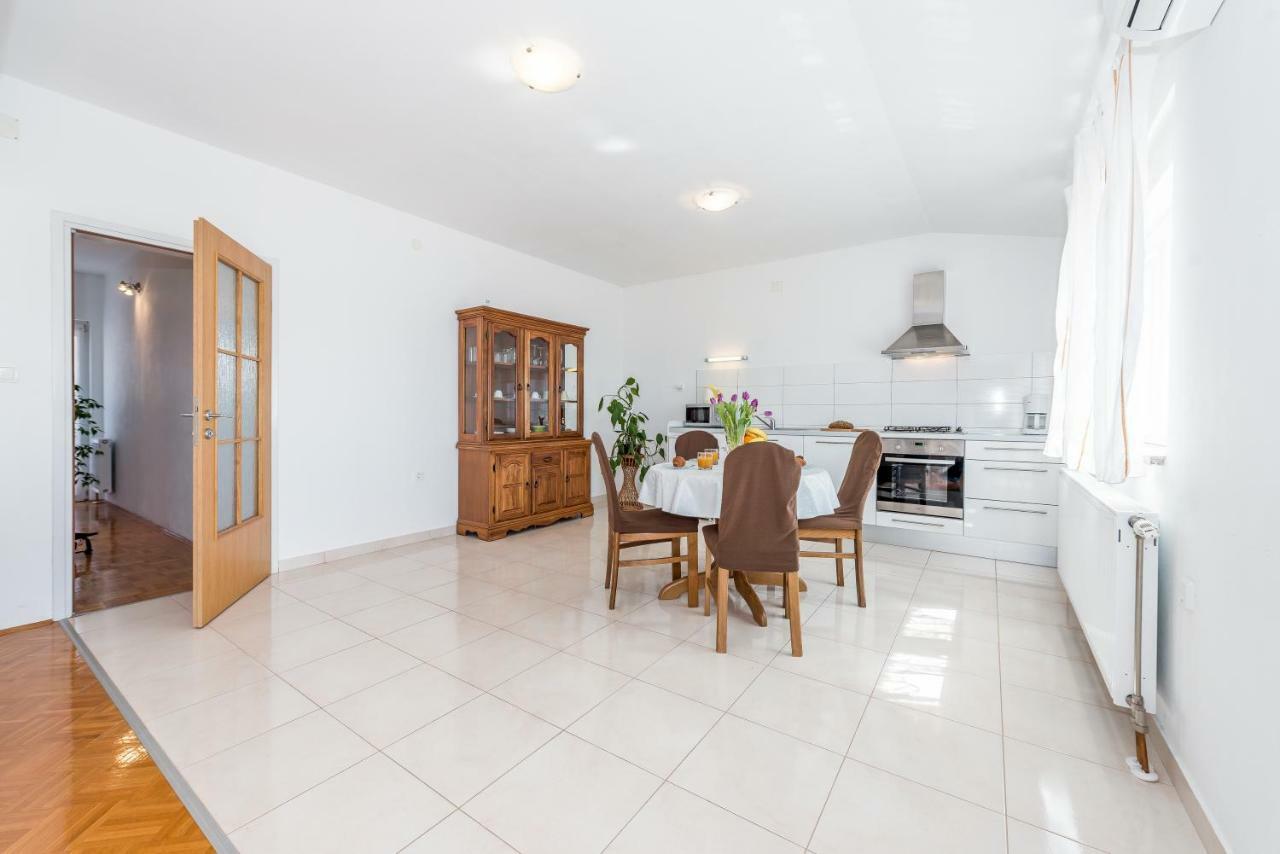 Apartment Anamarija With Sea View Шибеник Экстерьер фото
