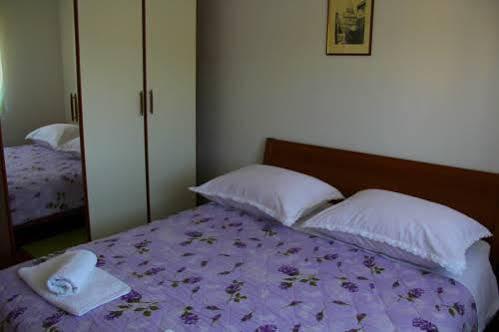 Apartment Anamarija With Sea View Шибеник Экстерьер фото